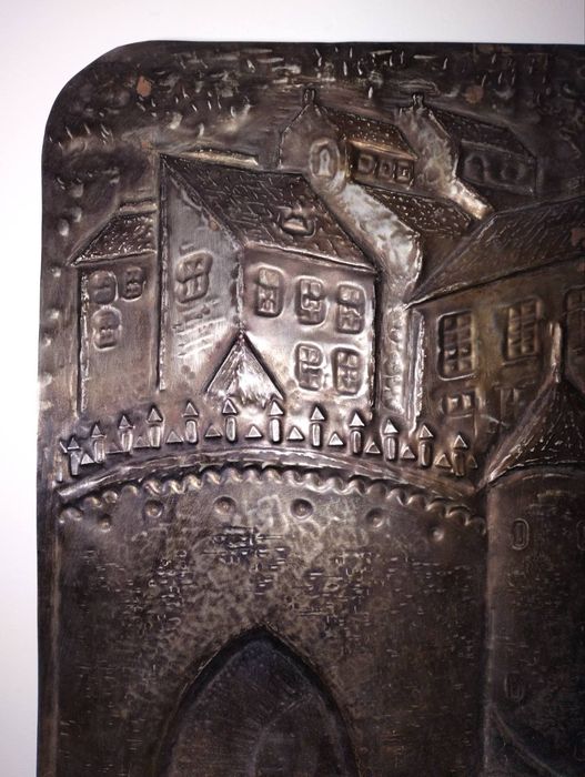 Голямо, изключително впечатляващо метално пано.