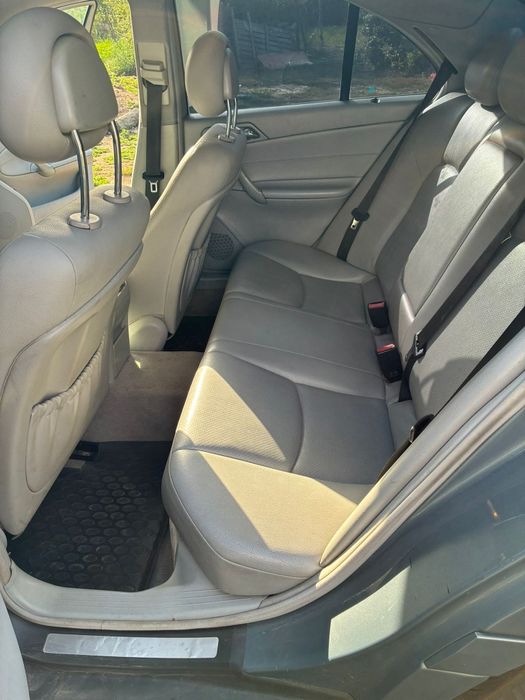 Vând Mercedes C200