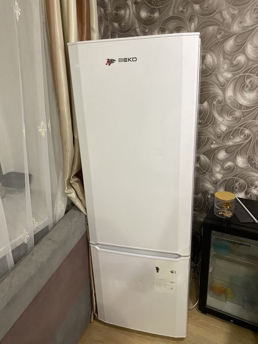 Холодильник на продажу торг есть