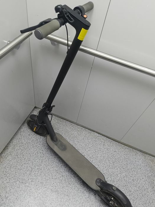 Mi Electric Scooter Essential