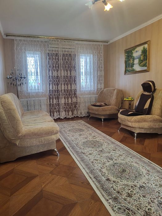 Продается дом (коттедж) с землёй.