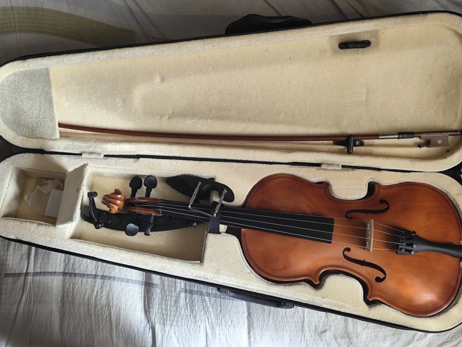 Скрипка 4/4 фабричная