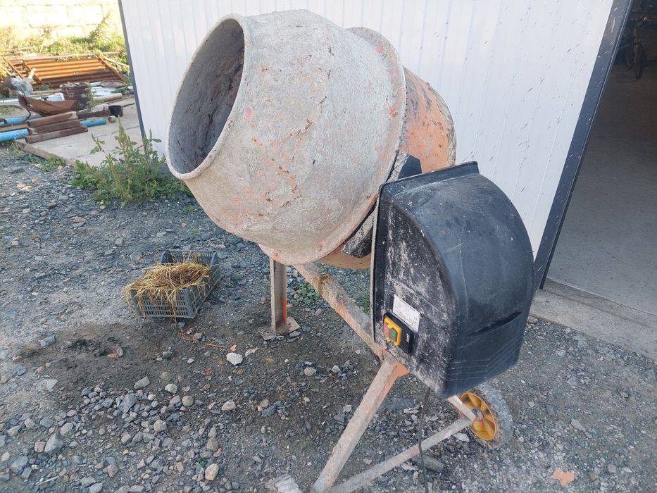 Продам бетономешалку Б-220