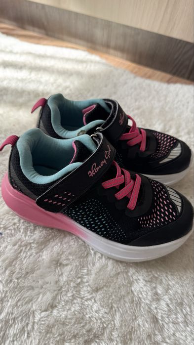 Кроссовки для девочки