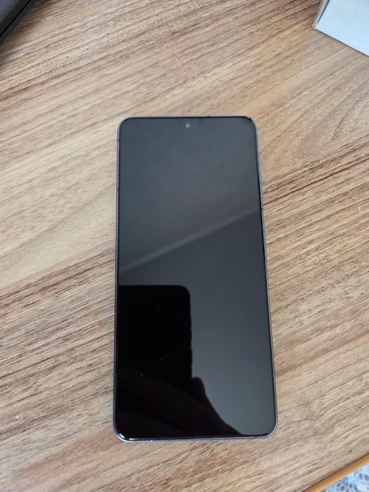 Продам телефон Самсунг S21