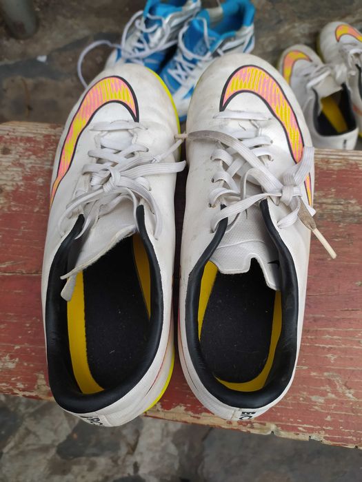 Стоножки, бутонки, маратонки номера от 35до38 Nike, Adidas, Umbro,