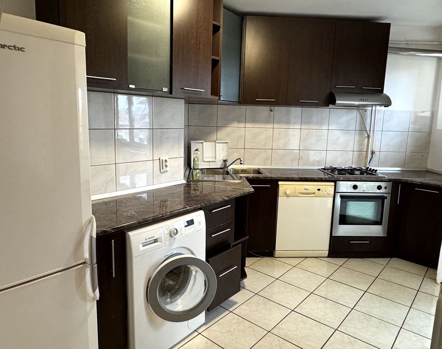 Apartament cu 3 dormitoare de închiriat-120mp.