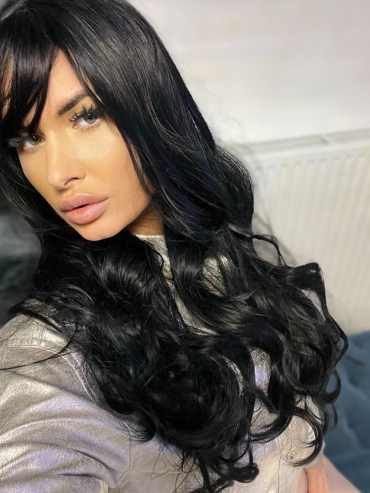 Peruca bruneta lunga ondulata