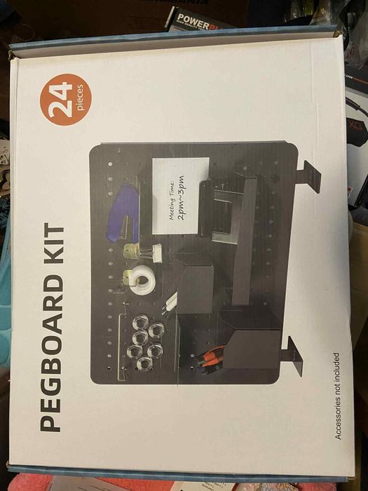 Raft montat pe perete