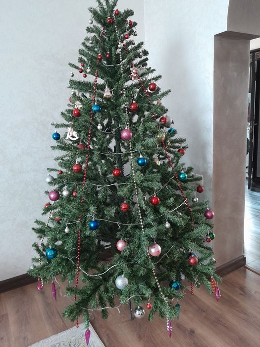 Продам ёлку с игрушками