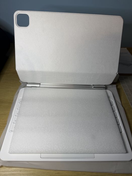 Husă cu Tastatură pentru iPad Pro 11” GOOJODOQ A1901 Bluetooth RGB Touchpad Albă