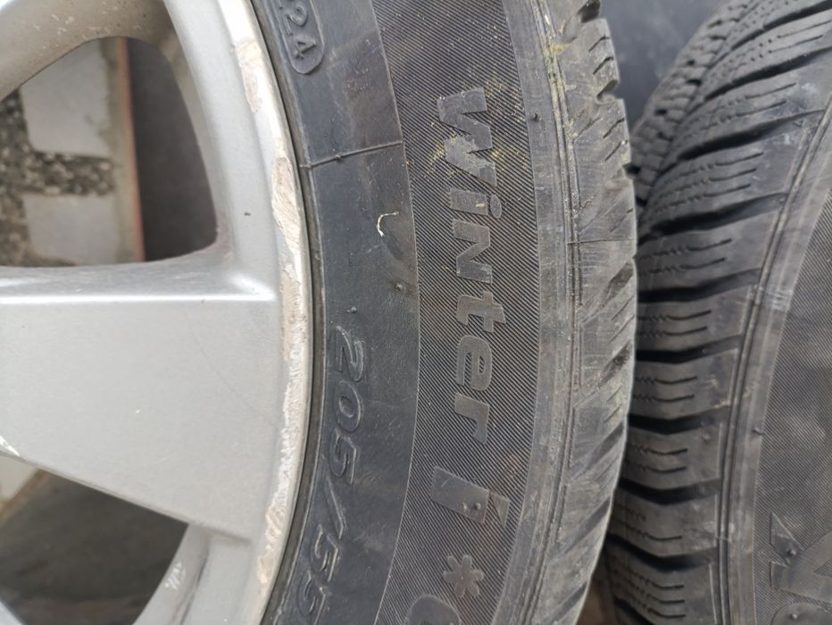 Зимни гуми HANKOOK,премиум клас,205/55/17.