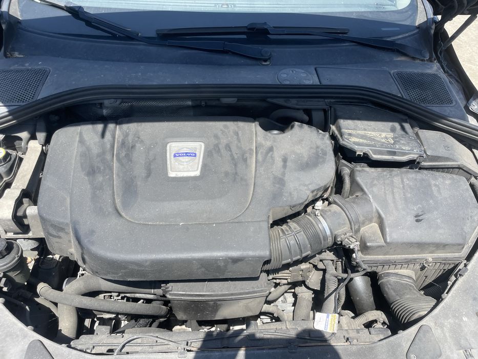 Volvo V60 на части