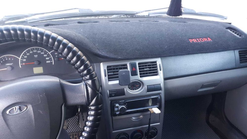 Продаю автомобиль Лада приора универсал.