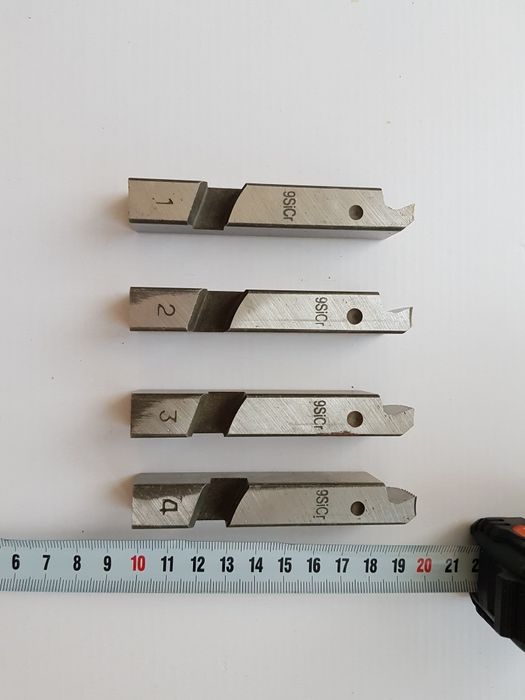 Резцы для резьбонарезного станка