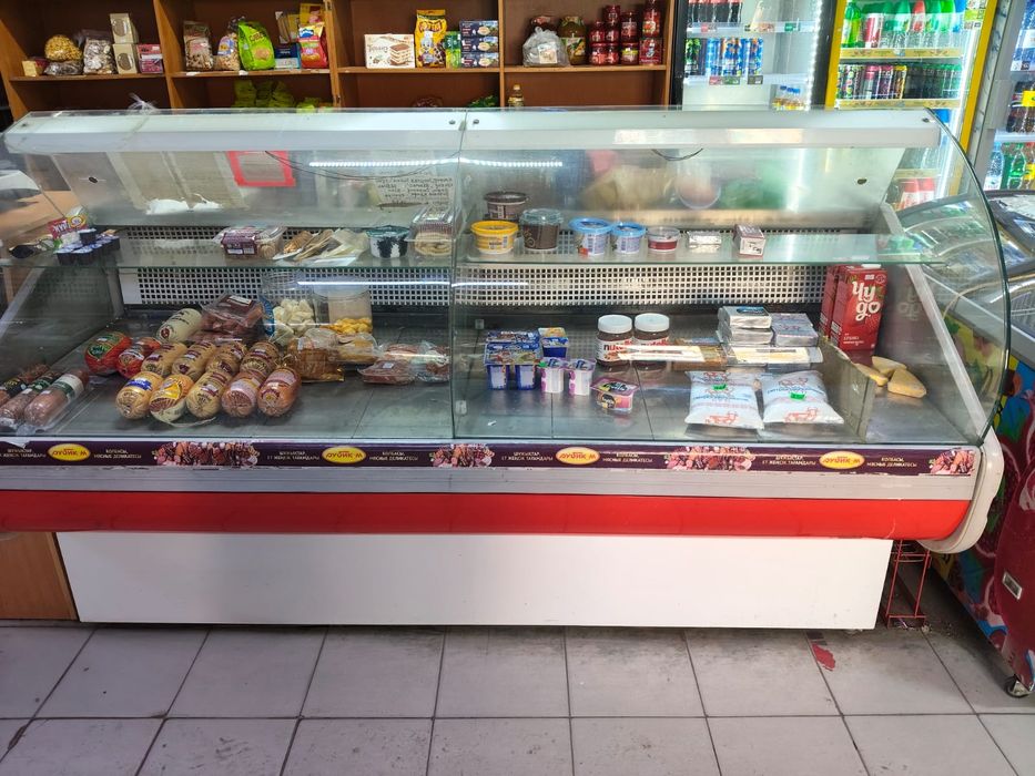 Продам холодильную витрину