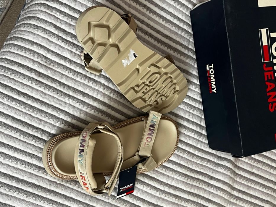 Tommy hillfiger сандали.
