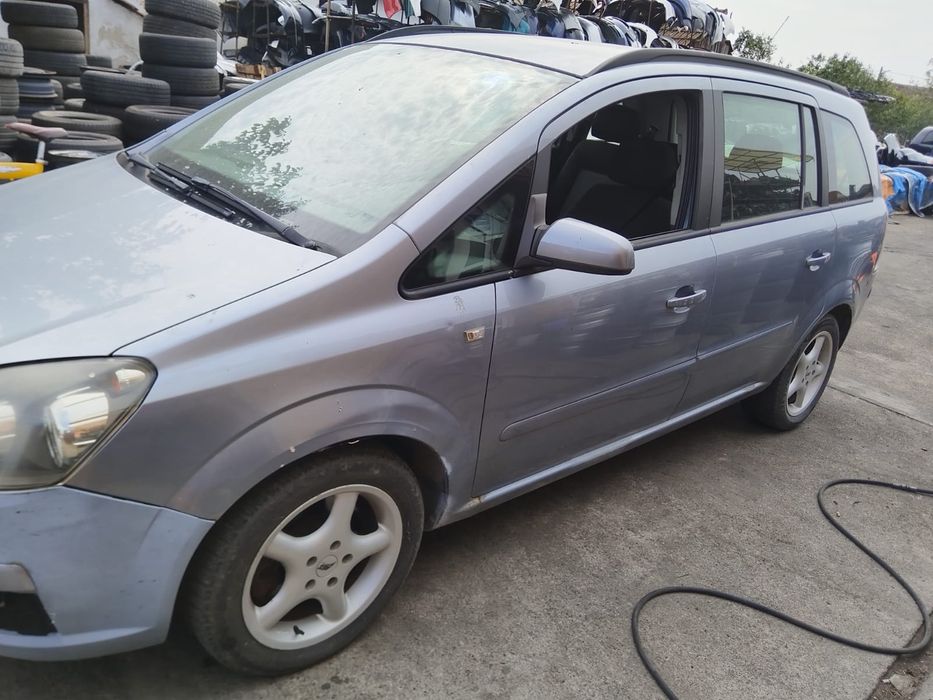 Aripa stanga Opel Zafira B