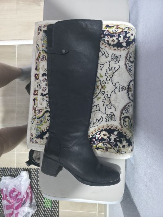 Кожанные ботфорты 5000 тенге