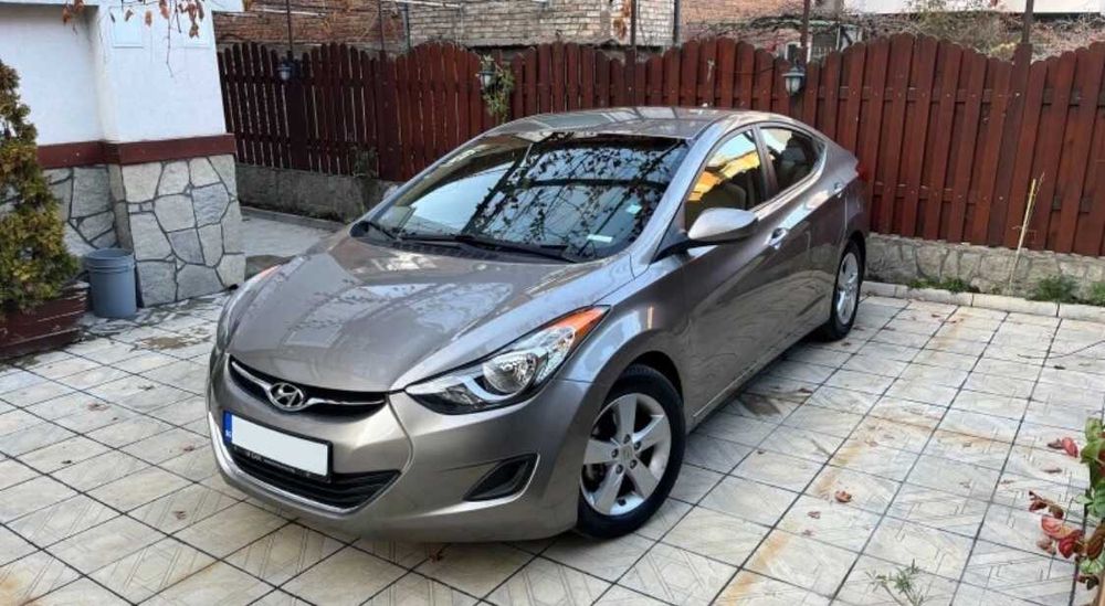 Кола под наем София – Hyundai Elantra – Автоматик – Просторна и удобна