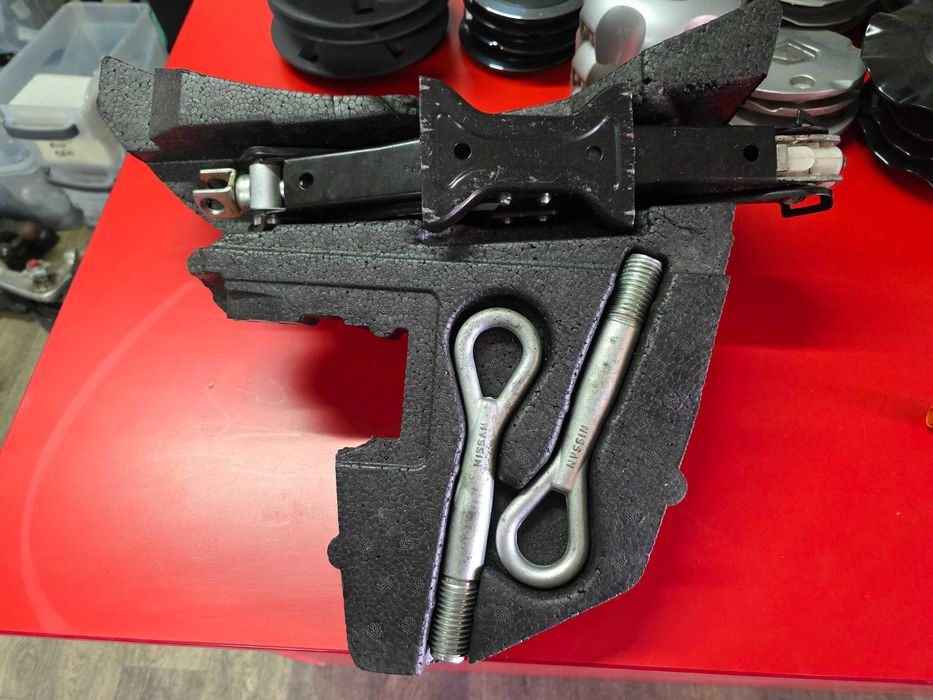 KIT Cric AUTO - OEM Renault Nissan - CRIC + Cui Tractare + Polistiren