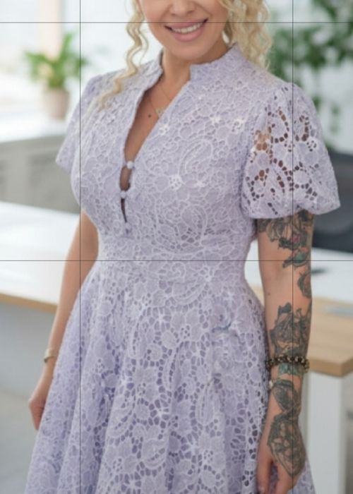 Рокля в нежно лилав цвят и бяла дантела