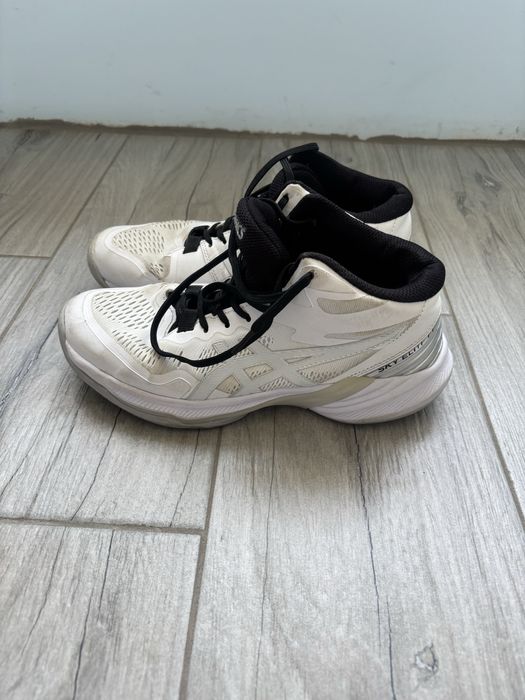 Волейбольные кроссовки Asics