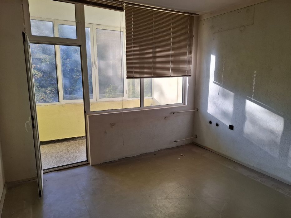 Продава се Четиристаен апартамент в Казанлък - 100 кв.м за 1046 €/кв.м - Снимка #2