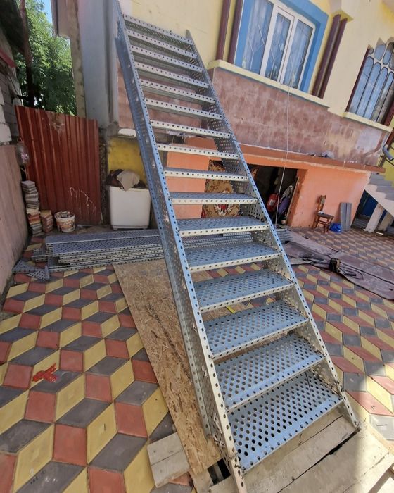Scari metalice zincate