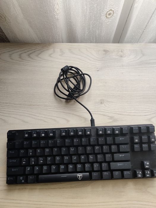 Tastatură t-dagger bora