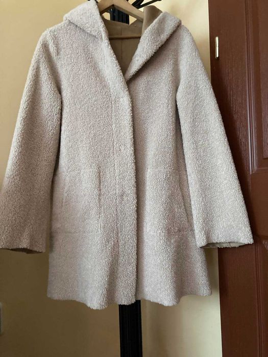 Красиво зимно дамско палто от изкуствен велур, бежово