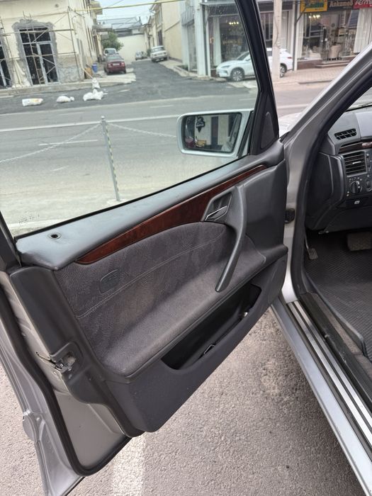 Mercedes Benz W210. Avtomat. Propan.  1996 yil.