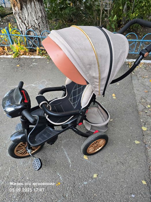 Детский велосипед трёхколёсный