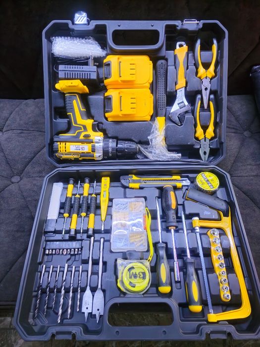 Набор инструментов с шуруповертом