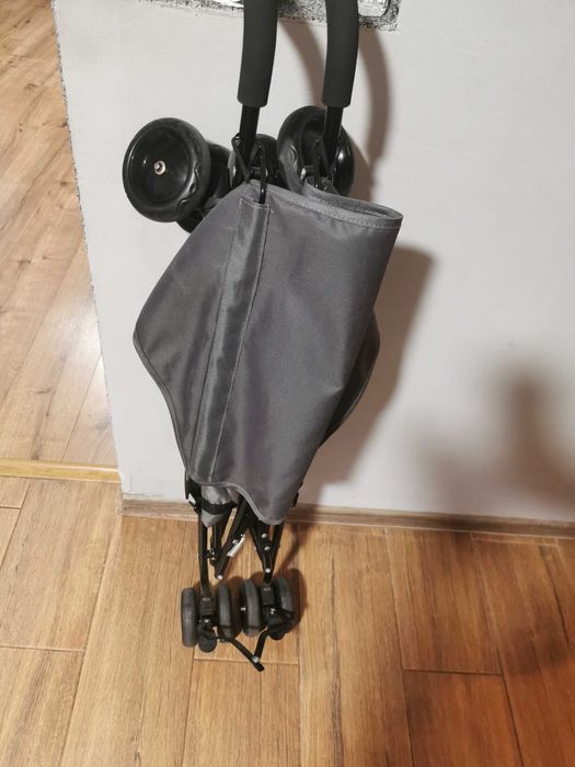 Cărucior tip umbrela