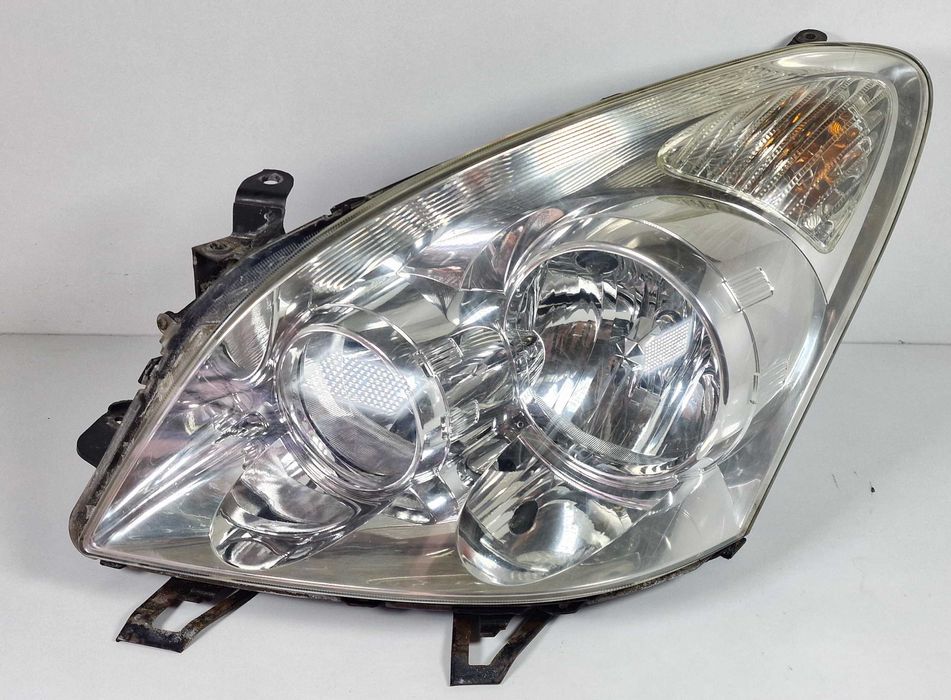 Ляв Фар Тойота Корола Версо Фейслифт Toyota Corolla Verso Facelift