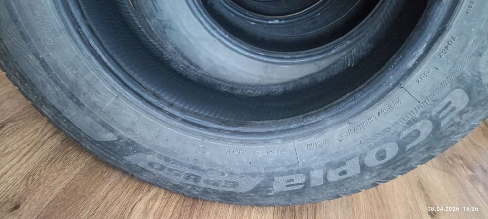 Продам резину Bridgestone  Б, У  215/65/16