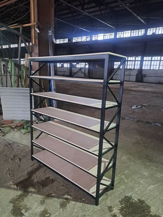 Стеллажи,полки,витрины