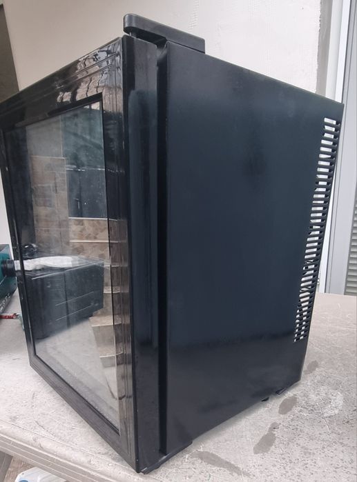 Мини Хладилна витрина Klarstein 23L