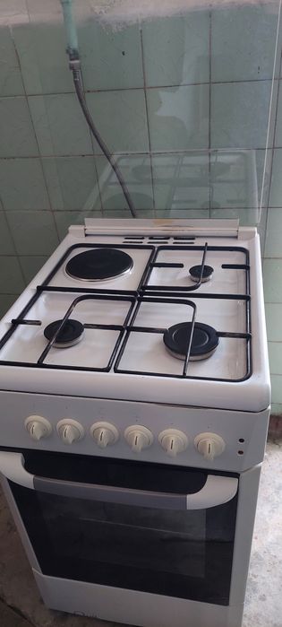 Продам  газ плиту .