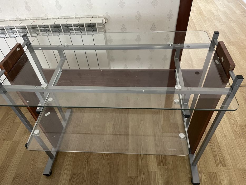 Кровать, компиьютерный стол