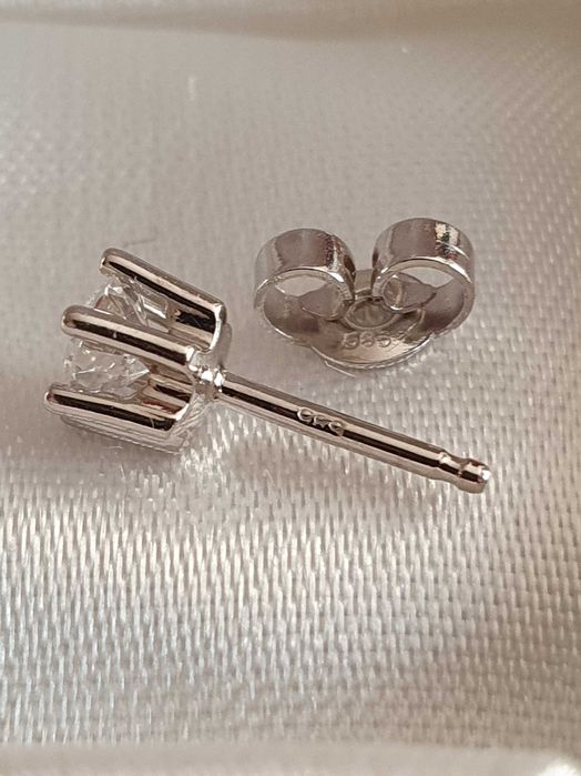 Cercei Stud Punto Luce aur alb cu diamante naturale 0,7ct VVS top unisex