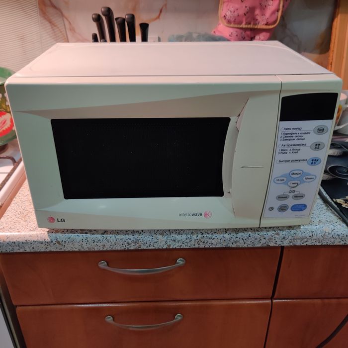 Микроволновая печь LG, б/у, в хорошем состоянии