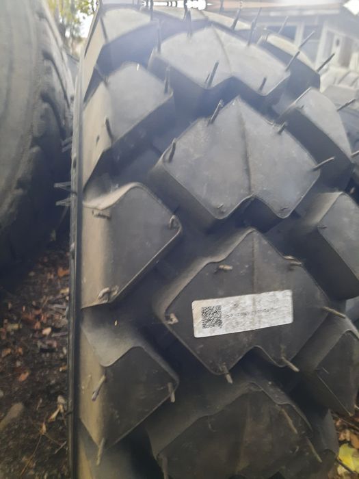 Гуми За Бобкат 10/16.5=360лв.с ДДС.