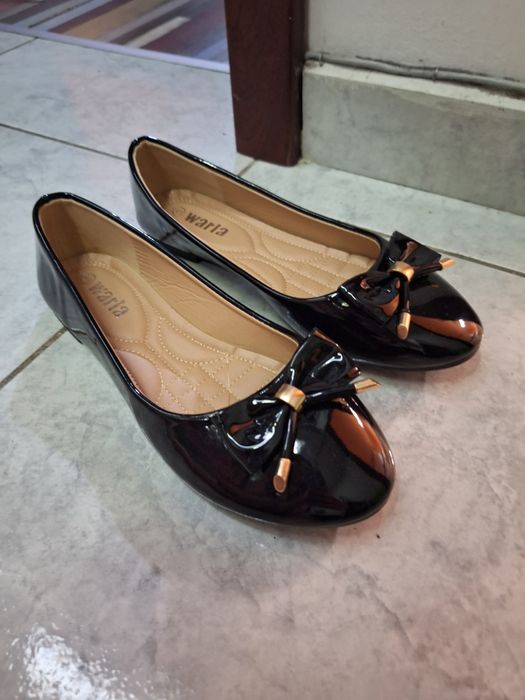 Черни лачени пантофки