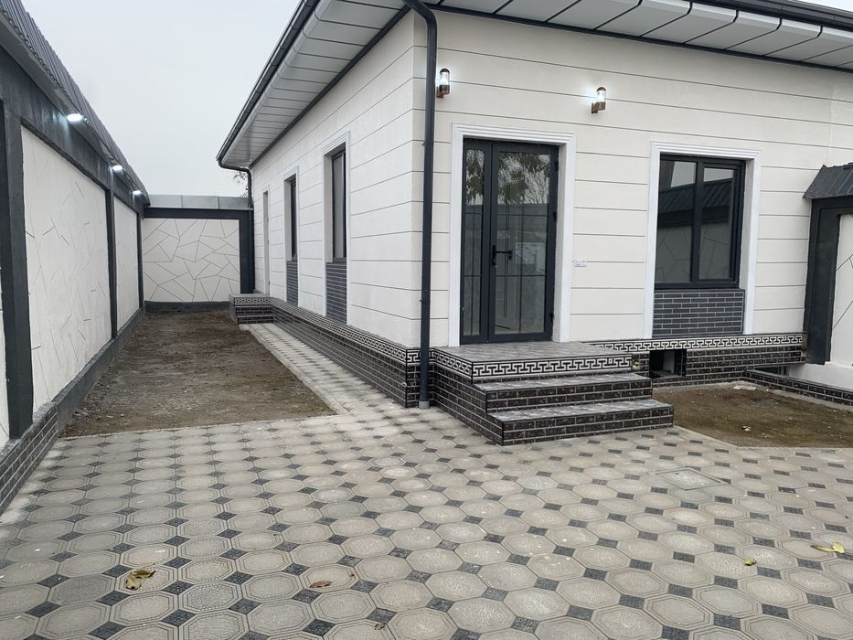 Yangi qurilgan uy sotiladi