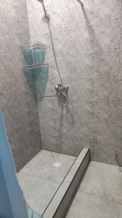 Сергели 3-бекат олдида 2 хонали квартира ижарага берилади