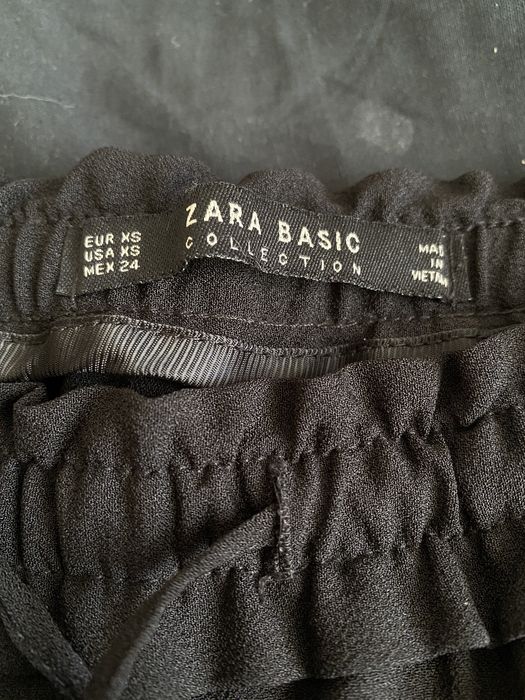 Pantaloni zara.    .