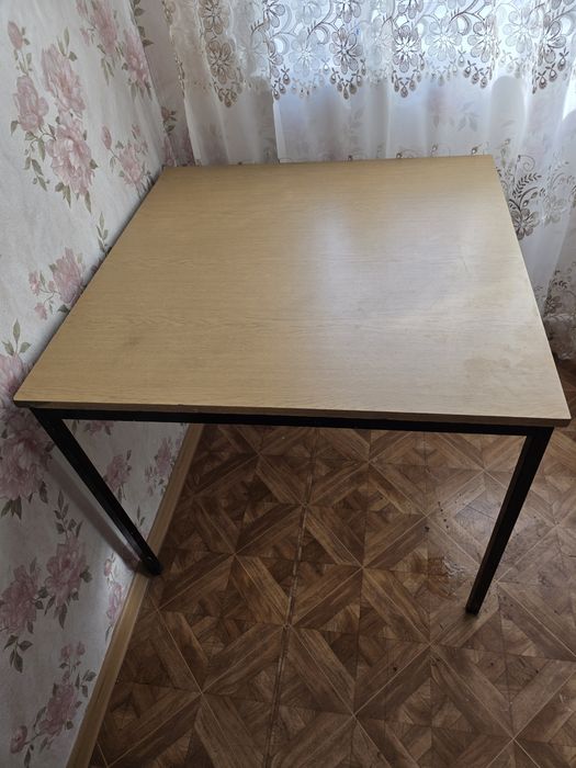 Продам столик в хорошем состоянии