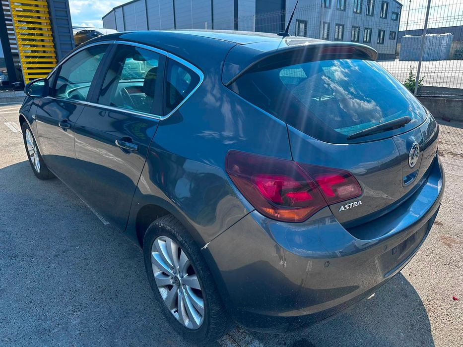 Dezmembrez Opel astra j 2013 1.6 benzina A16XER hatchback Gri - gal z177